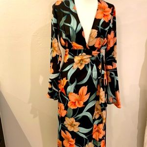 🎉HP🎉Floral wrap dress NWOT